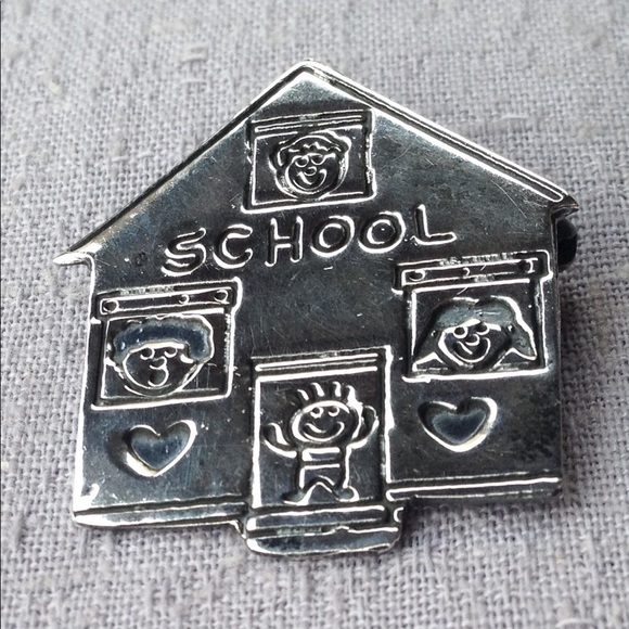 Vintage Silver School Kids Brooch - Picture 6 of 8